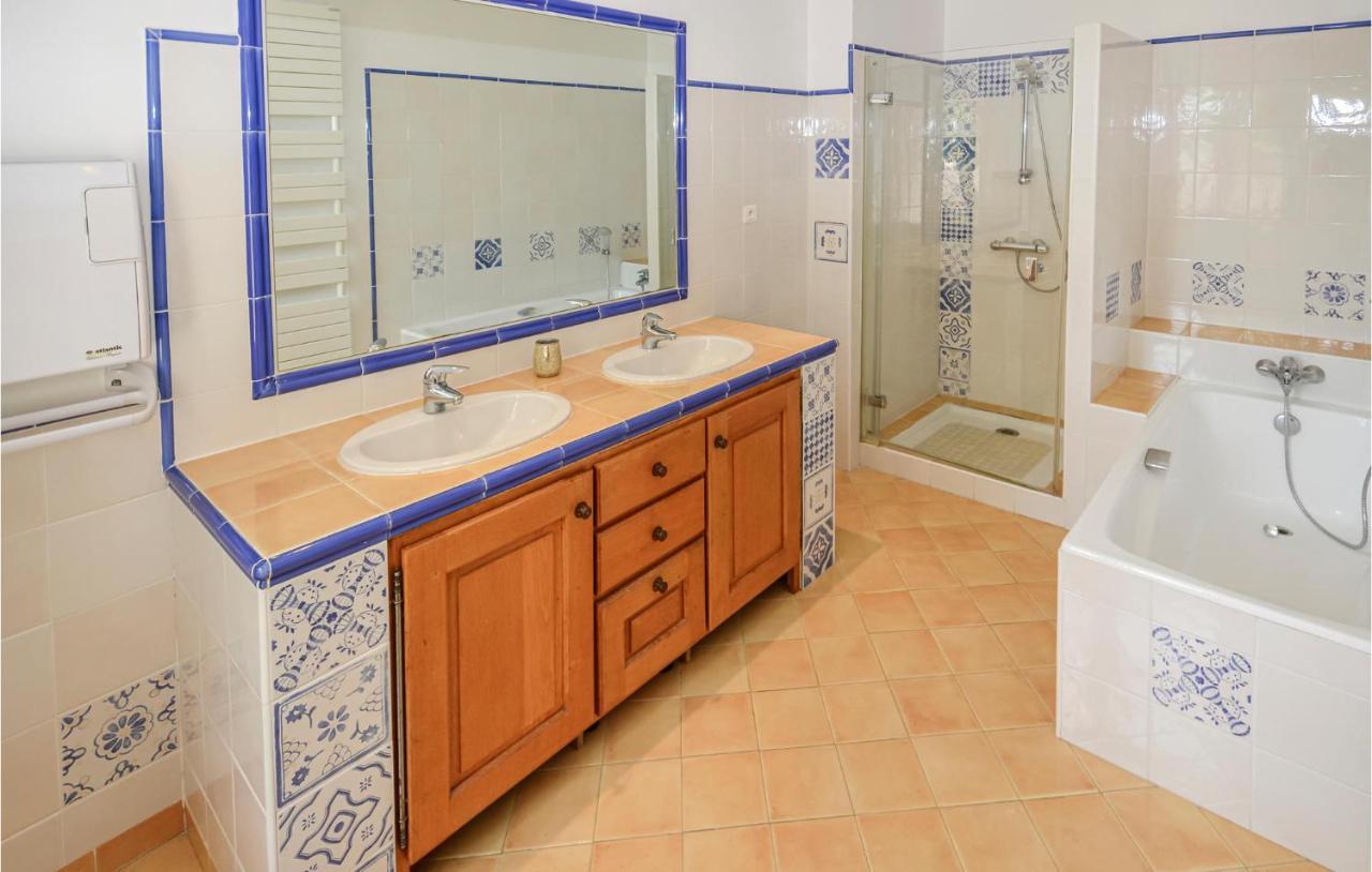 3 Bedroom Awesome Home In Chateuneuf De Gadagne Châteauneuf-de-Gadagne Dış mekan fotoğraf