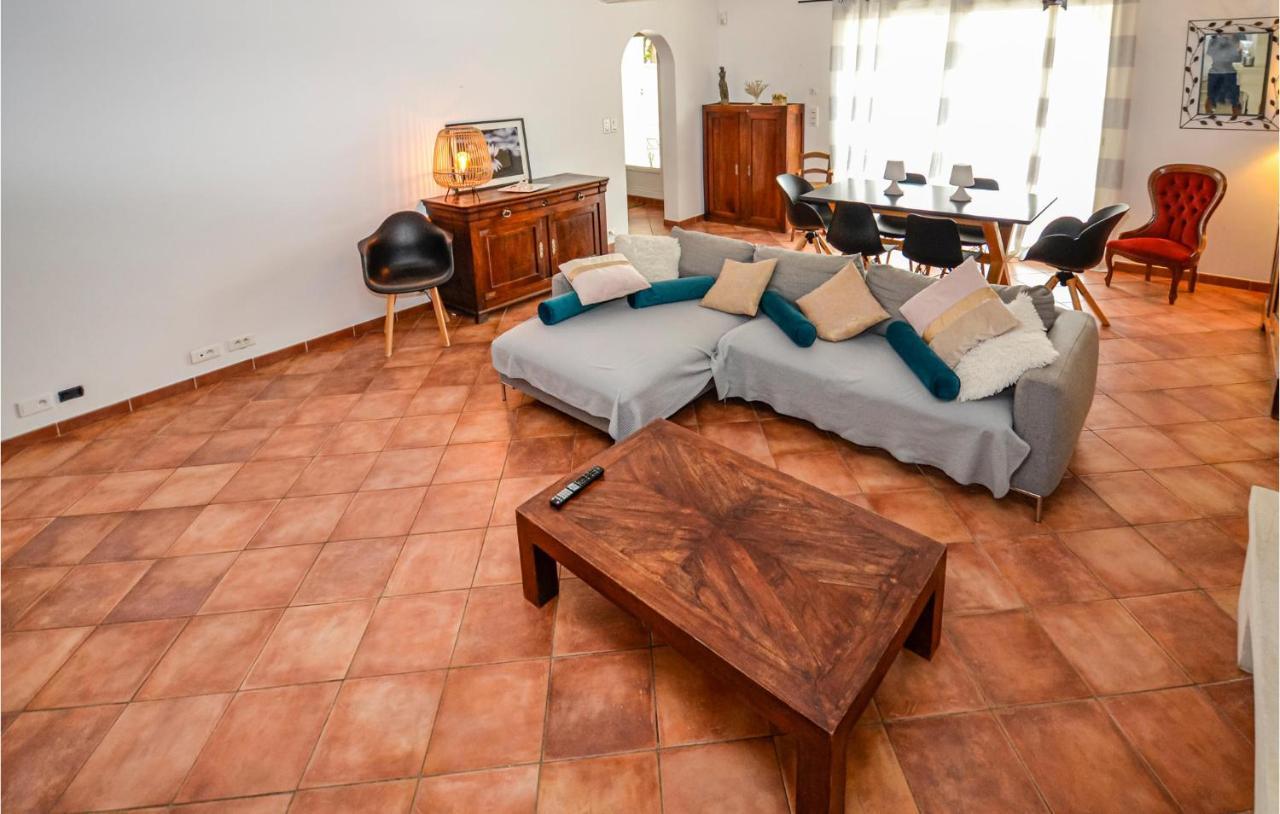3 Bedroom Awesome Home In Chateuneuf De Gadagne Châteauneuf-de-Gadagne Dış mekan fotoğraf