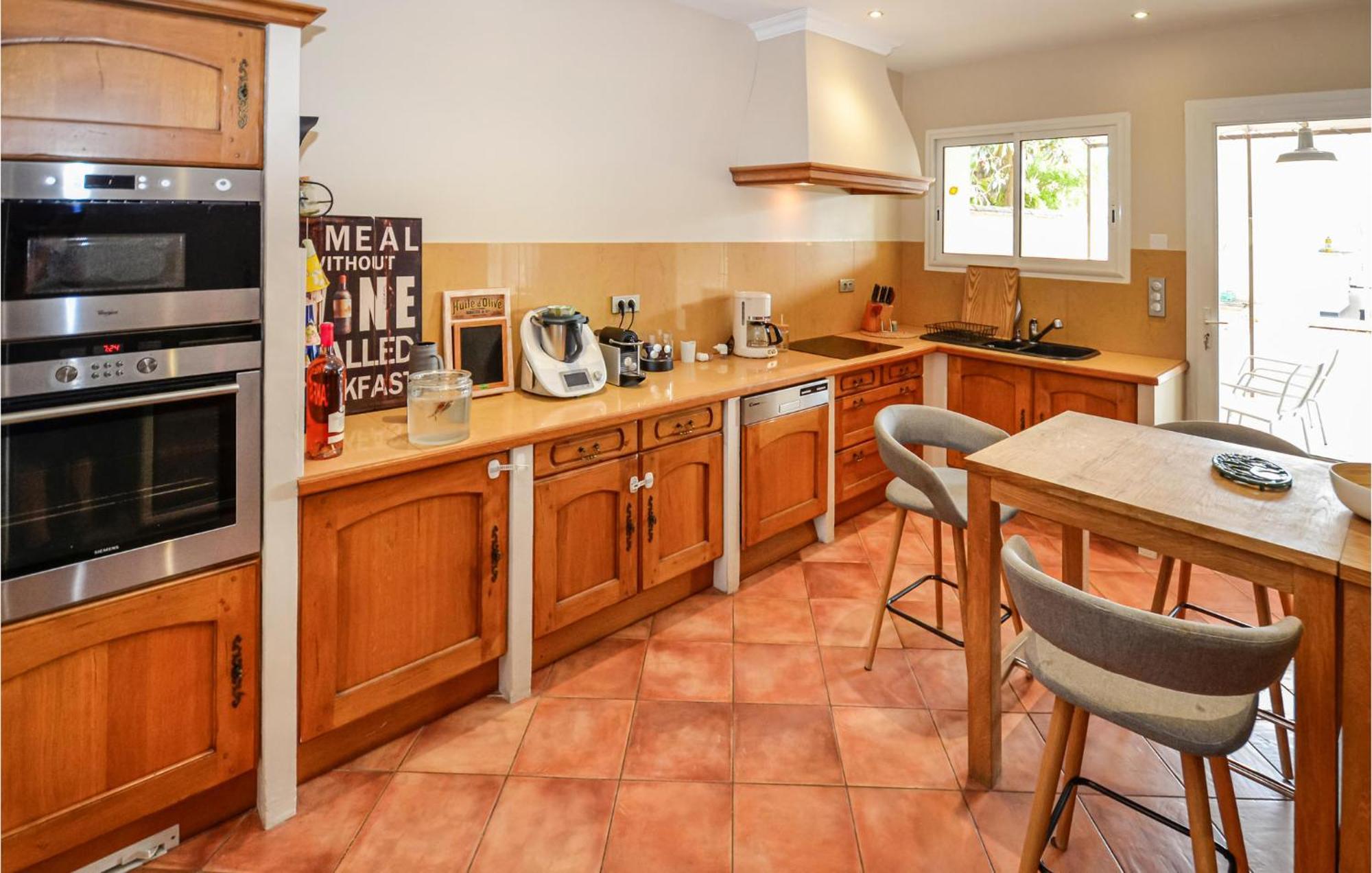 3 Bedroom Awesome Home In Chateuneuf De Gadagne Châteauneuf-de-Gadagne Dış mekan fotoğraf