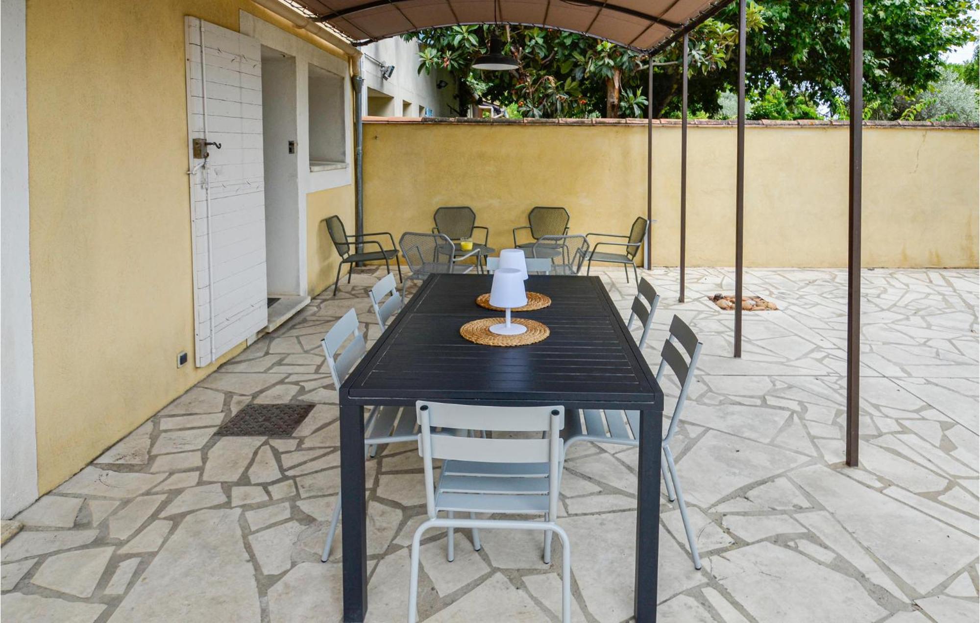 3 Bedroom Awesome Home In Chateuneuf De Gadagne Châteauneuf-de-Gadagne Dış mekan fotoğraf